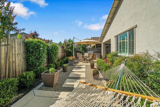 1325 Esplanade Ln, Lincoln, CA 95648