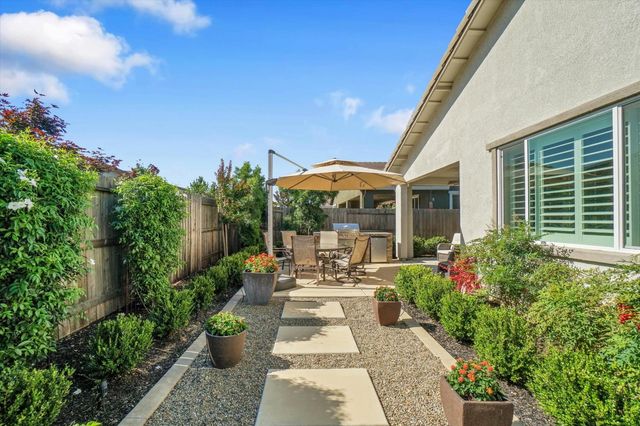 1325 Esplanade Ln, Lincoln, CA 95648