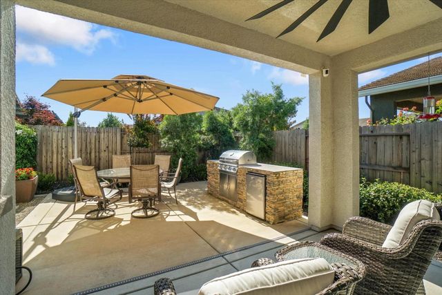 1325 Esplanade Ln, Lincoln, CA 95648