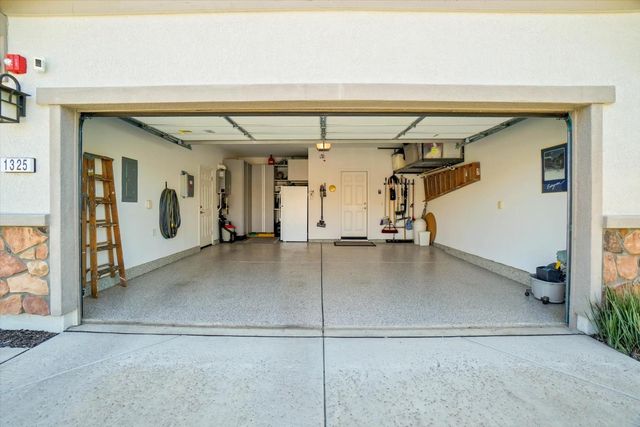 1325 Esplanade Ln, Lincoln, CA 95648