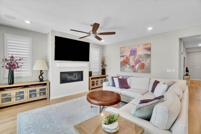 1325 Esplanade Ln, Lincoln, CA 95648