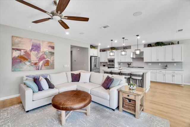 1325 Esplanade Ln, Lincoln, CA 95648