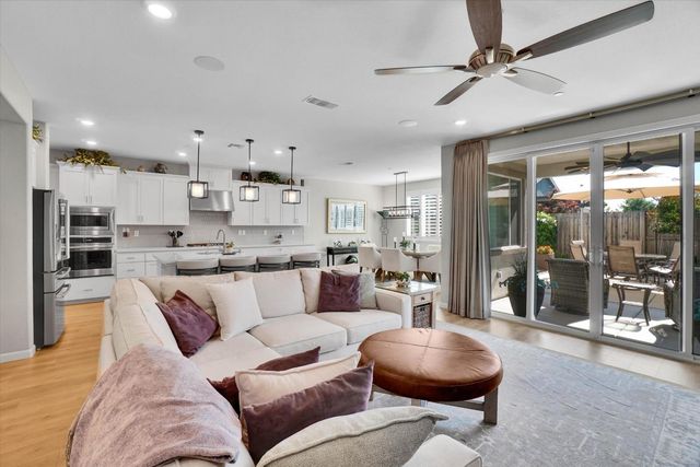 1325 Esplanade Ln, Lincoln, CA 95648