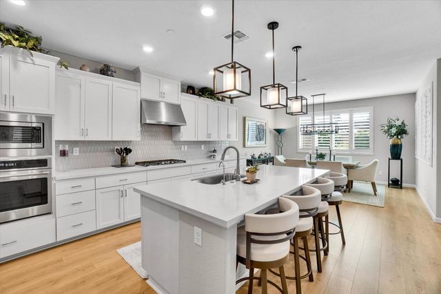 1325 Esplanade Ln, Lincoln, CA 95648