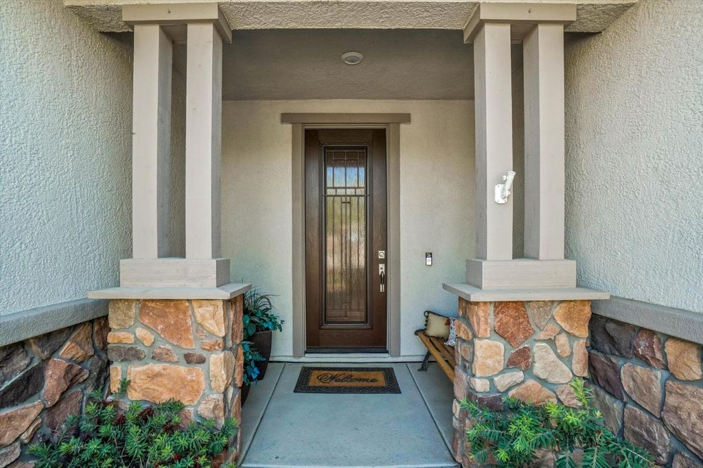 1325 Esplanade Ln, Lincoln, CA 95648
