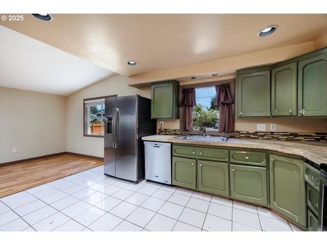 1915 Ne 126TH Pl, Portland, OR 97230