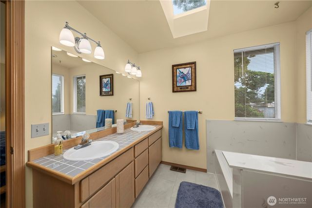 32719 20th Avenue SW, Federal Way, WA 98023