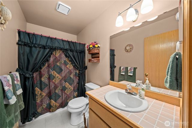 32719 20th Avenue SW, Federal Way, WA 98023
