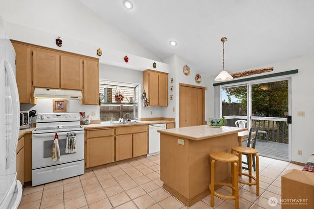 32719 20th Avenue SW, Federal Way, WA 98023