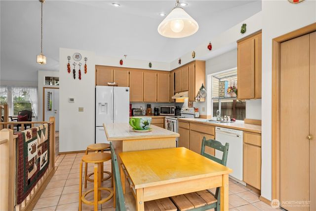 32719 20th Avenue SW, Federal Way, WA 98023