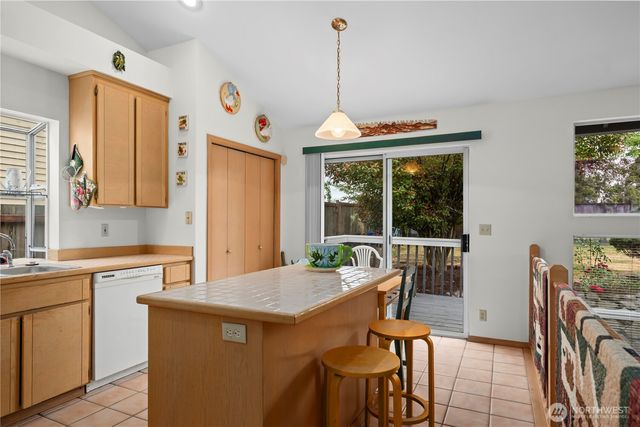 32719 20th Avenue SW, Federal Way, WA 98023