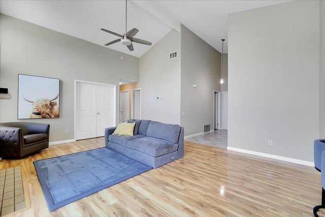 1355 Senida Way, Sacramento, CA 95833