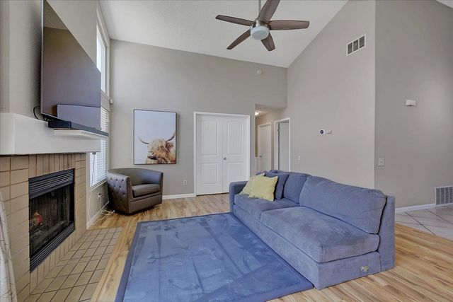 1355 Senida Way, Sacramento, CA 95833