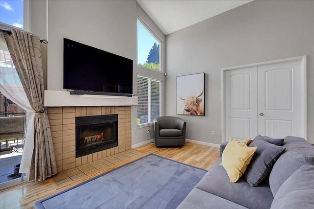 1355 Senida Way, Sacramento, CA 95833