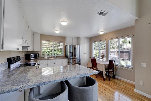 1355 Senida Way, Sacramento, CA 95833