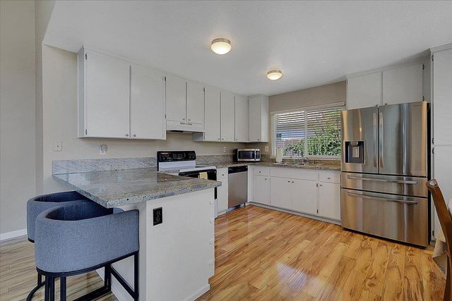 1355 Senida Way, Sacramento, CA 95833