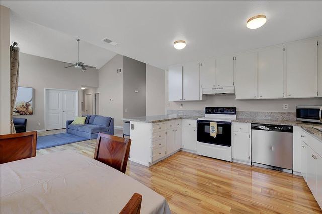 1355 Senida Way, Sacramento, CA 95833