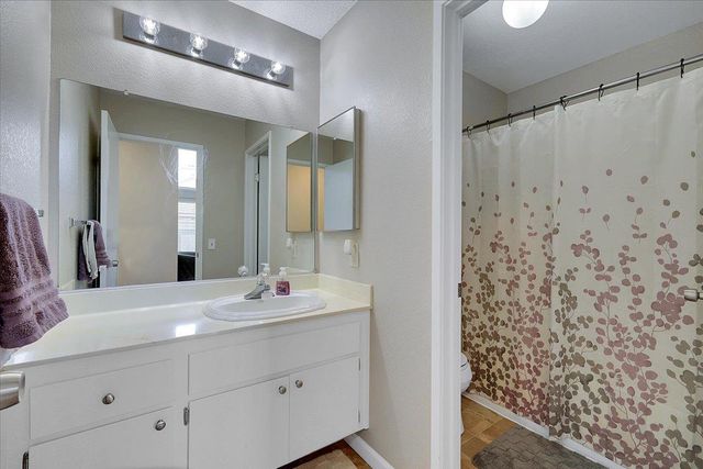 1355 Senida Way, Sacramento, CA 95833