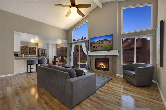 1355 Senida Way, Sacramento, CA 95833
