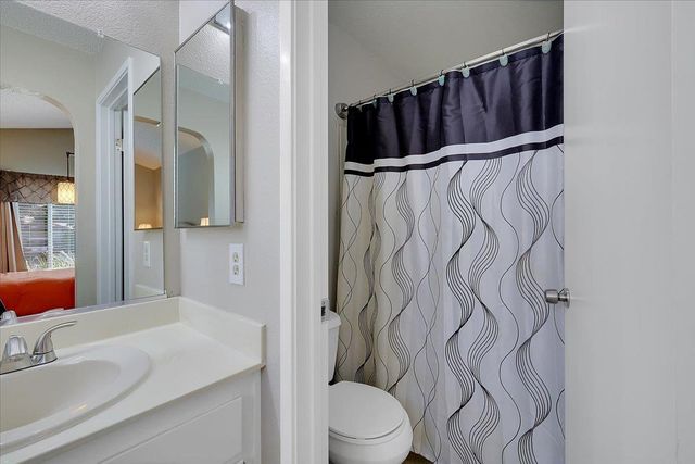 1355 Senida Way, Sacramento, CA 95833