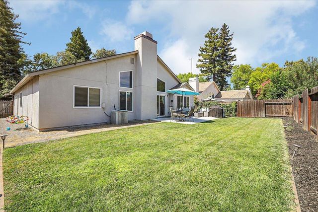 1355 Senida Way, Sacramento, CA 95833
