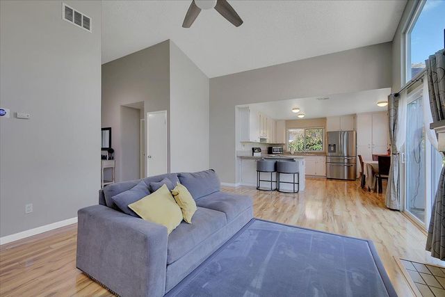 1355 Senida Way, Sacramento, CA 95833