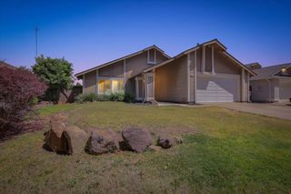 1355 Senida Way, Sacramento, CA 95833