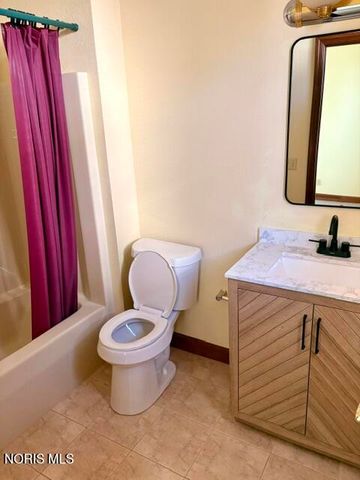 1447 Muirfield Drive, Bowling Green, OH 43402