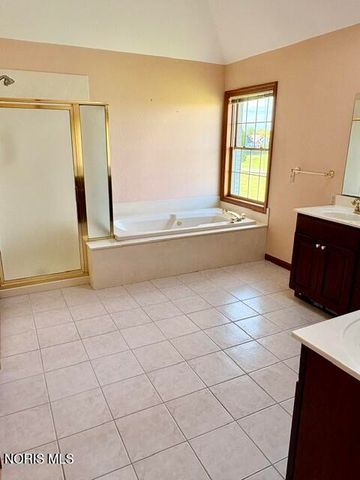 1447 Muirfield Drive, Bowling Green, OH 43402