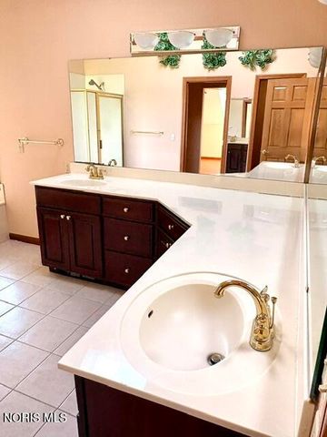 1447 Muirfield Drive, Bowling Green, OH 43402