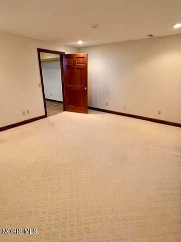 1447 Muirfield Drive, Bowling Green, OH 43402