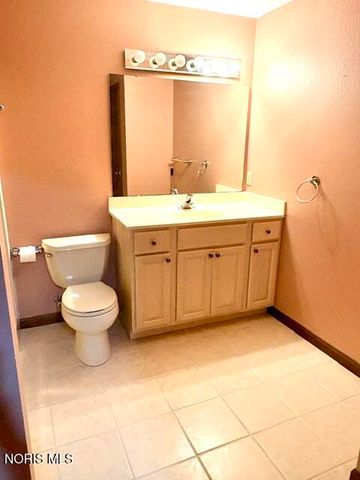 1447 Muirfield Drive, Bowling Green, OH 43402