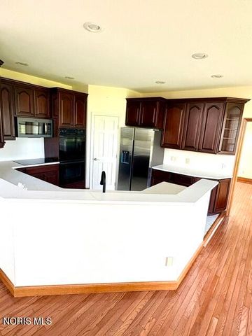 1447 Muirfield Drive, Bowling Green, OH 43402