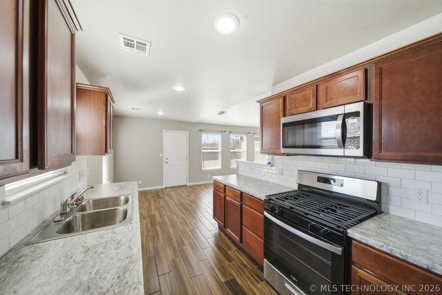 10710 N 146th East Avenue, Owasso, OK 74055