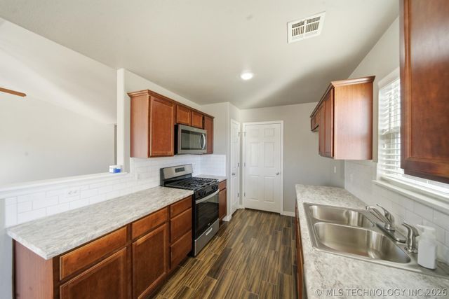 10710 N 146th East Avenue, Owasso, OK 74055