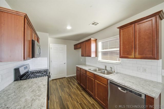 10710 N 146th East Avenue, Owasso, OK 74055