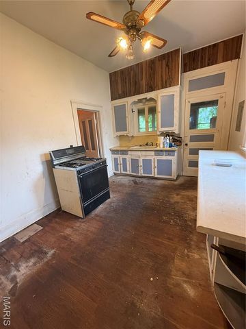 2014 Chestnut Street, Hannibal, MO 63401