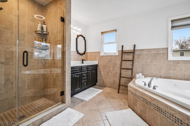 157 Gordon Ave, Totowa Boro, NJ 07512