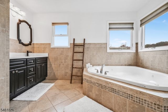 157 Gordon Ave, Totowa Boro, NJ 07512