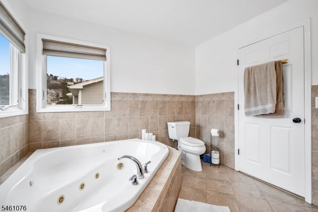 157 Gordon Ave, Totowa Boro, NJ 07512