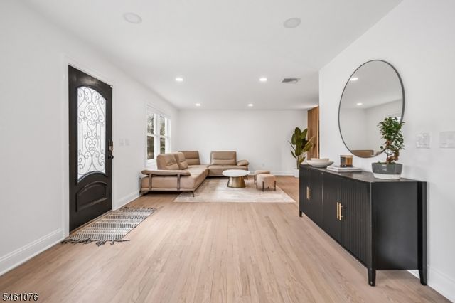 157 Gordon Ave, Totowa Boro, NJ 07512
