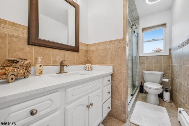 157 Gordon Ave, Totowa Boro, NJ 07512