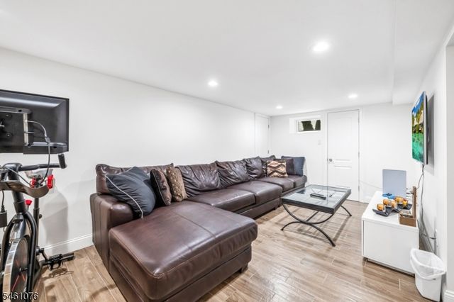 157 Gordon Ave, Totowa Boro, NJ 07512
