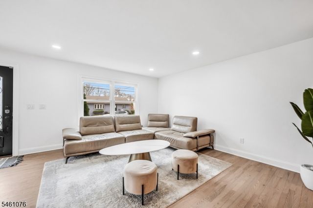 157 Gordon Ave, Totowa Boro, NJ 07512