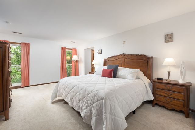 1386 Old Dominion Court, Naperville, IL 60540