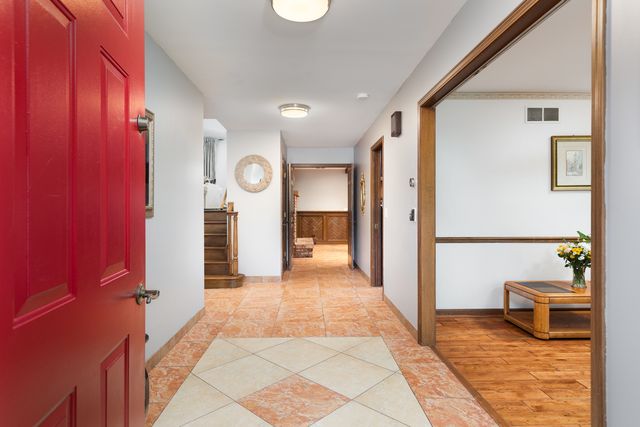 1386 Old Dominion Court, Naperville, IL 60540