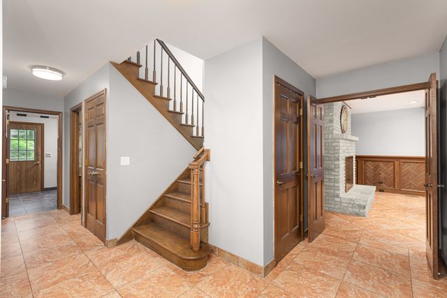 1386 Old Dominion Court, Naperville, IL 60540