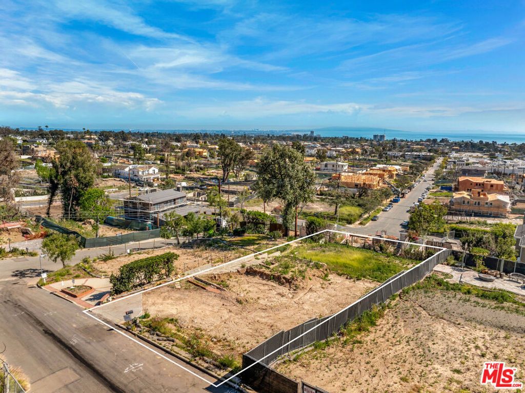 Image 3 of property listing at 15208 Whitfield Avenue, Pacific Palisades, CA 90272