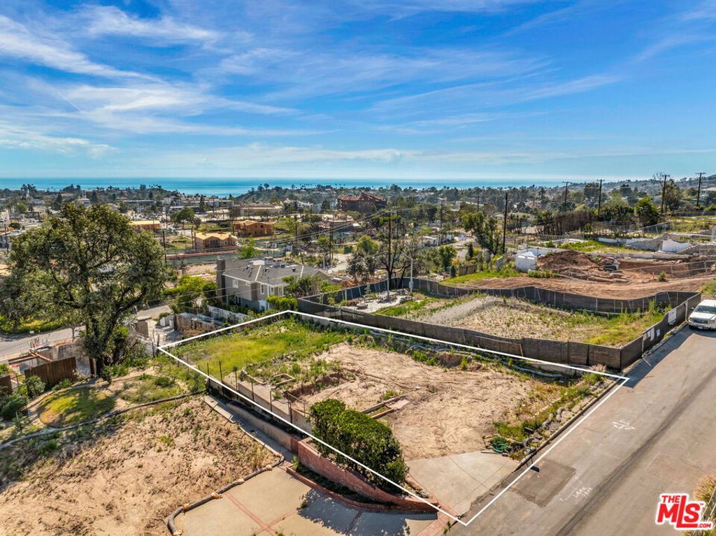 Image 4 of property listing at 15208 Whitfield Avenue, Pacific Palisades, CA 90272