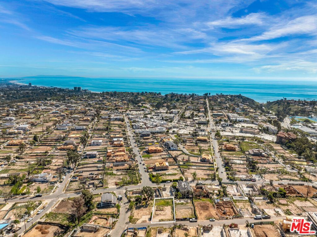 Image 6 of property listing at 15208 Whitfield Avenue, Pacific Palisades, CA 90272